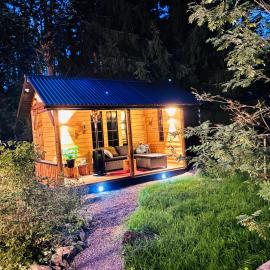 Roans Lodge l Luxury Lodge Surrounded by Nature: Frövi şehrinde bir otel