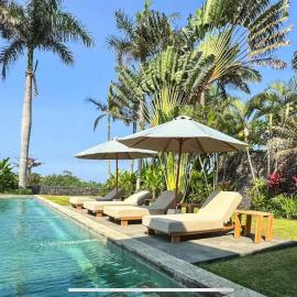 Villas Breeze Bali TWO 4BR Private Beach Villa, khách sạn ở Krambitan