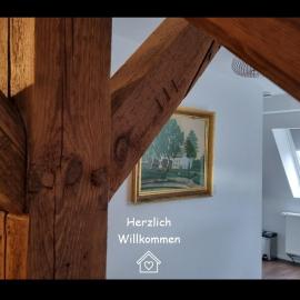Exclusives Loft mit Klimaanlage, Parkplatz, Netflix, Disney, Wallbox, Dominos Pizza, Bahnhof Falkensee 8min - Berlin Hbf 23min