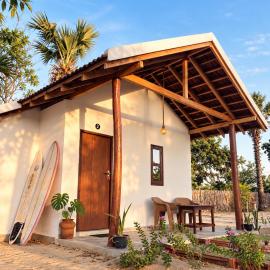 Kora Beach House & Restaurant Cafe, hotel a Ampara