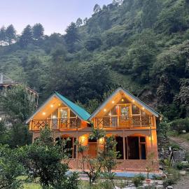 Himalayan River Nook Cottage, hotel u gradu Sainj