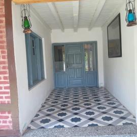 Maay River Side Guest house – hotel w mieście Tangmarg