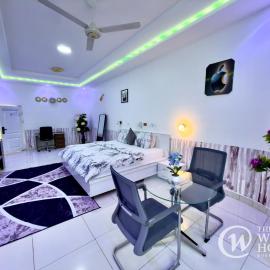 The White House Events & More, Hotel in Okorasi