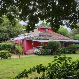 An Authentic Village Farm, hotel di Jhānsi