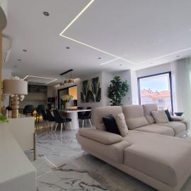 Apartamento da Vargem - Premium 3-Bedroom Penthouse with Rooftop, Jacuzzi & BBQ