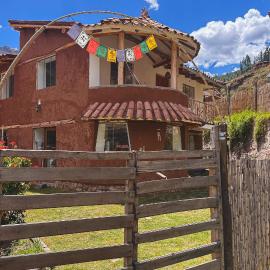 Creative Home in Rinconada Pisac - private rooms with shared garden & balcony