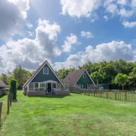 Nieuwlanderweg 75 โรงแรมในDe Waal