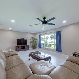 Easy Beach Access! Modern Lake Worth Escape, Hotel in Atlantis