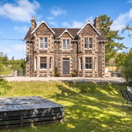Kinnaird Country House with Hot Tub