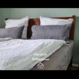 Design Apartment mit Klimaanlage, Parkplatz, Netflix, Disney, Wallbox, Dominos Pizza, Bahnhof Falkensee 8min - Berlin Hbf 23min