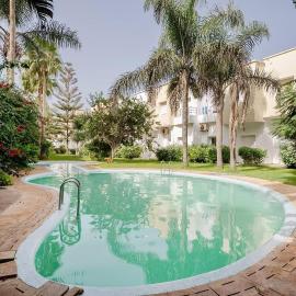 Chic Villa - Shared Pool - Wi-Fi -Parking - 3 Bedrooms: Sidi Bouzid şehrinde bir otel