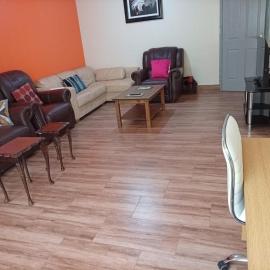 Mfalme House, Ngoingwa Estate, 100 Metres from Thika-Mangu Rd, Close to Thika City Centre - Free Parking, Fast Wi-Fi, Smart TV, 2 Bedrooms Perfect for a Family of 2-4 Members
