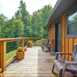 Deer Lodge Cabin by the French Broad River, hotelli kohteessa Brevard