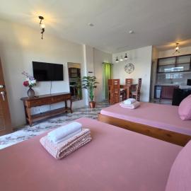 ASHBURN'S TRANSIENT - URBIZTONDO, PRIVATE AC & FAMILY ROOMS near SURF AREA