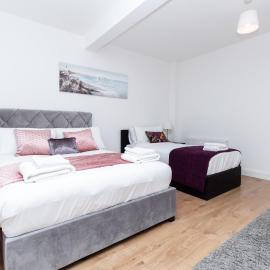 SAV - 4 Bed Town House, Harrow