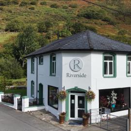Beautiful Mountain and Riverside B&B, hotel i Abergynolwyn