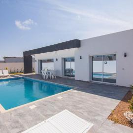 Villa Napoli avec piscine sans vis à vis, hotel din Temlale