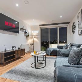 Stylish Central Harrow 2BR 2 Bath, Gym, Sleeps 8: Hatch End şehrinde bir otel