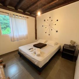 KIWI Rooftop HOSTEL & SUITES، فندق في مونتانيتا