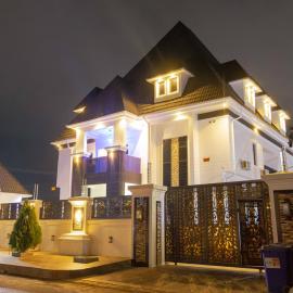 Stunning 7 Bedroom Luxury Duplex with pool Gwarinpa, Abuja, hotel a Abuja