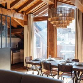 Ski-in out Duplex with Mountain Views