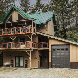 Girdwood Mountain Retreat Hot Tub and Sauna
