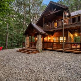 Honey Bear - 1BR Cabin & Hot Tub, hotell sihtkohas Broken Bow