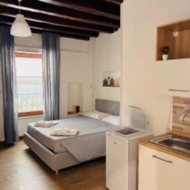 Largo Otranto - Guest House, ξενοδοχείο στο Μπρίντιζι