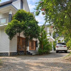 The Balcony Hilltop Villa Private 5BHK Luxury Stay, hotel a Manganam