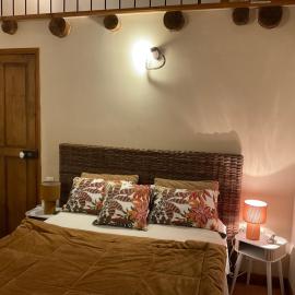 L'annexe de L' Bergerie - L’ Ardèche - Via Rhona, Hotel in Pont-Saint-Esprit