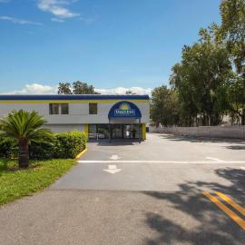 Days Inn by Wyndham Gainesville Hospital - University Area, hotell i Gainesville