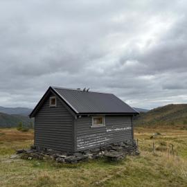 Simple and cozy cottage in scenic surroundings, hotell i Vossevangen