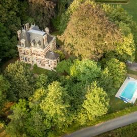 Château de Launay, hotel in Méry-Corbon