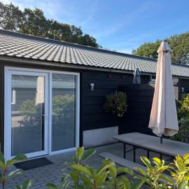 Vakantie huis 2 persoons compleet ingericht, hotel din Bladel