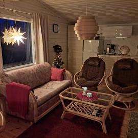 Villa Selma cottage on the shore of Kemijoki with a wood-fired sauna, viešbutis mieste Alapaakkola