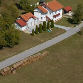 Apartment Melissa, hotelli kohteessa Rakovica