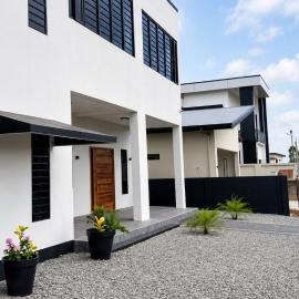 Appartement Gated Community Greenview Lake Paramaribo Noord Tourtonne、パラマリボのホテル