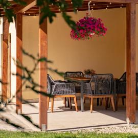 Central Family House With Self Check-in, hotel i Arad