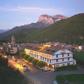 HOTEL TurMo, hotel v mestu Labuerda
