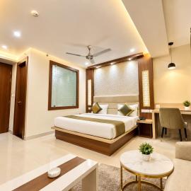 Hotel K-P Grand Heritage Near Jagannath Temple And Sea Beach # Fully Air Conditioning Luxuary Rooms# Restaurant # Lift and Parking Service, hotel en Puri
