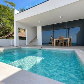 Beachfront Massee Villa - Private Pool- ZanzibarHouses