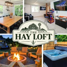 Spacious Downtown Getaway! Hot Tub - Game Room - Fire Pit, hotel u gradu 'Des Moines'