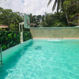 A Touch of Pink - Secret Tropical Eco Retreat with Pool & Mountain Views - Underground River, Fireflies & Waterfalls, готель у місті Пуерто-Принсеса