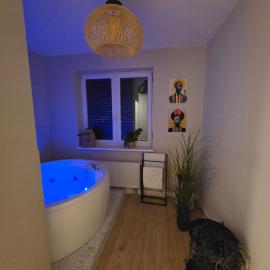 EUROPA22 Apartament z Jacuzzi