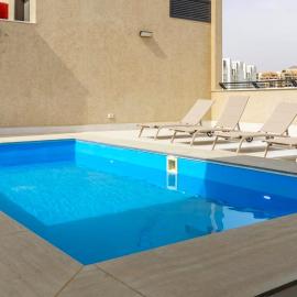 Luxury Family Penthouse with Private Parking & Pool 8 Guests Near Red Sea