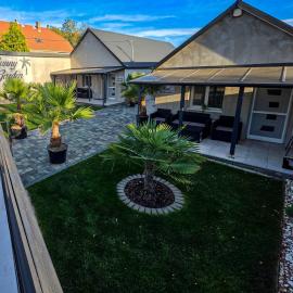 Sunny Garden Apartment
