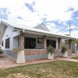 Praslin Guest House: Anse Kerlan şehrinde bir otel