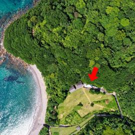 ぽつんとビーチ付きで海水浴して大きな庭で焚き火やバーベキューが楽しめる1日1組貸切宿ウミクマルア