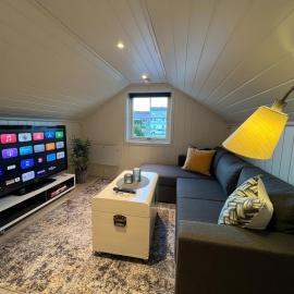 Cozy loft with terrace, close to the lake, mountains and Ålesund
