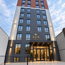 Lux Hotel LIC